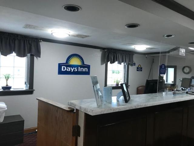 Days Inn By Wyndham Amherst Eksteriør billede