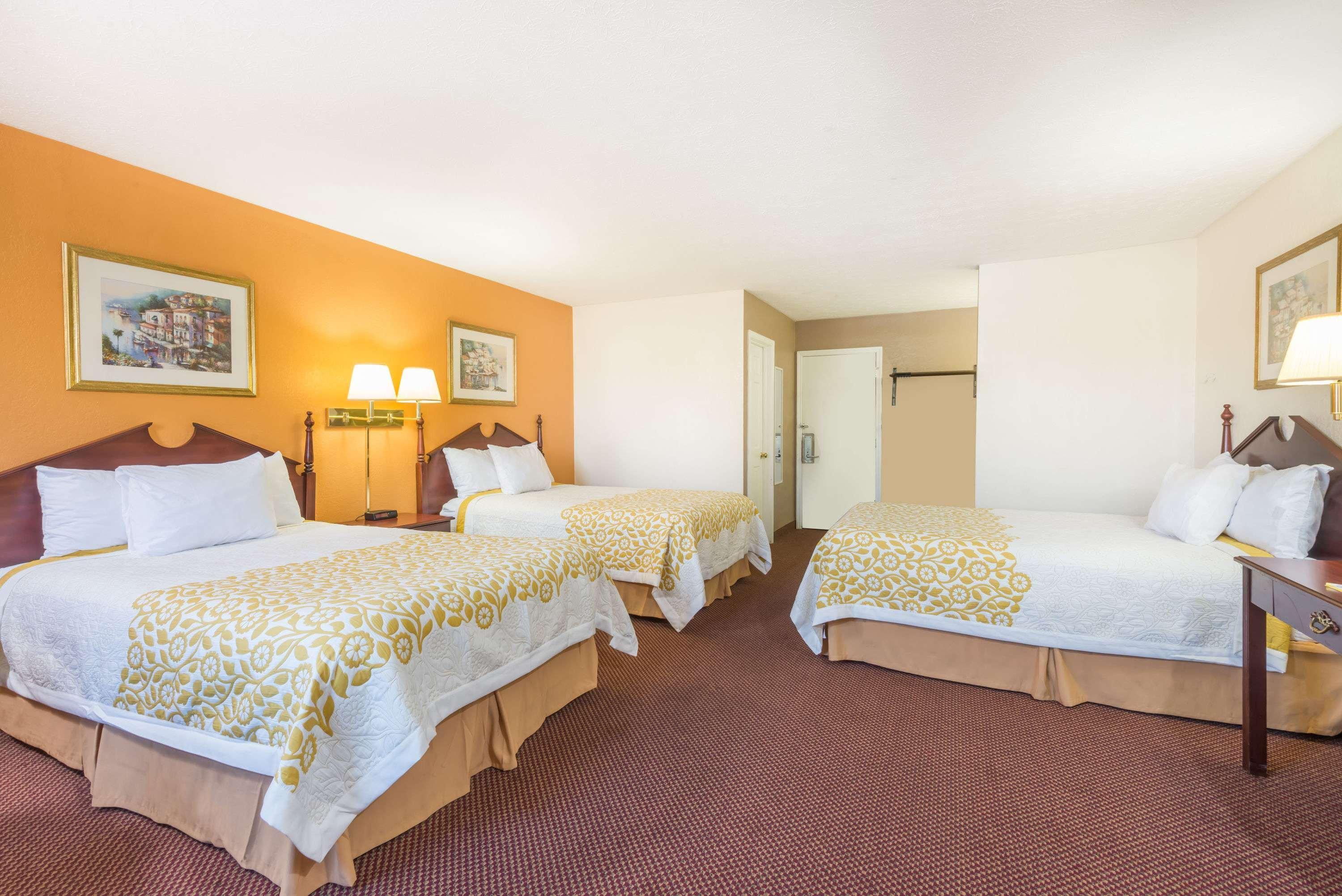Days Inn By Wyndham Amherst Eksteriør billede