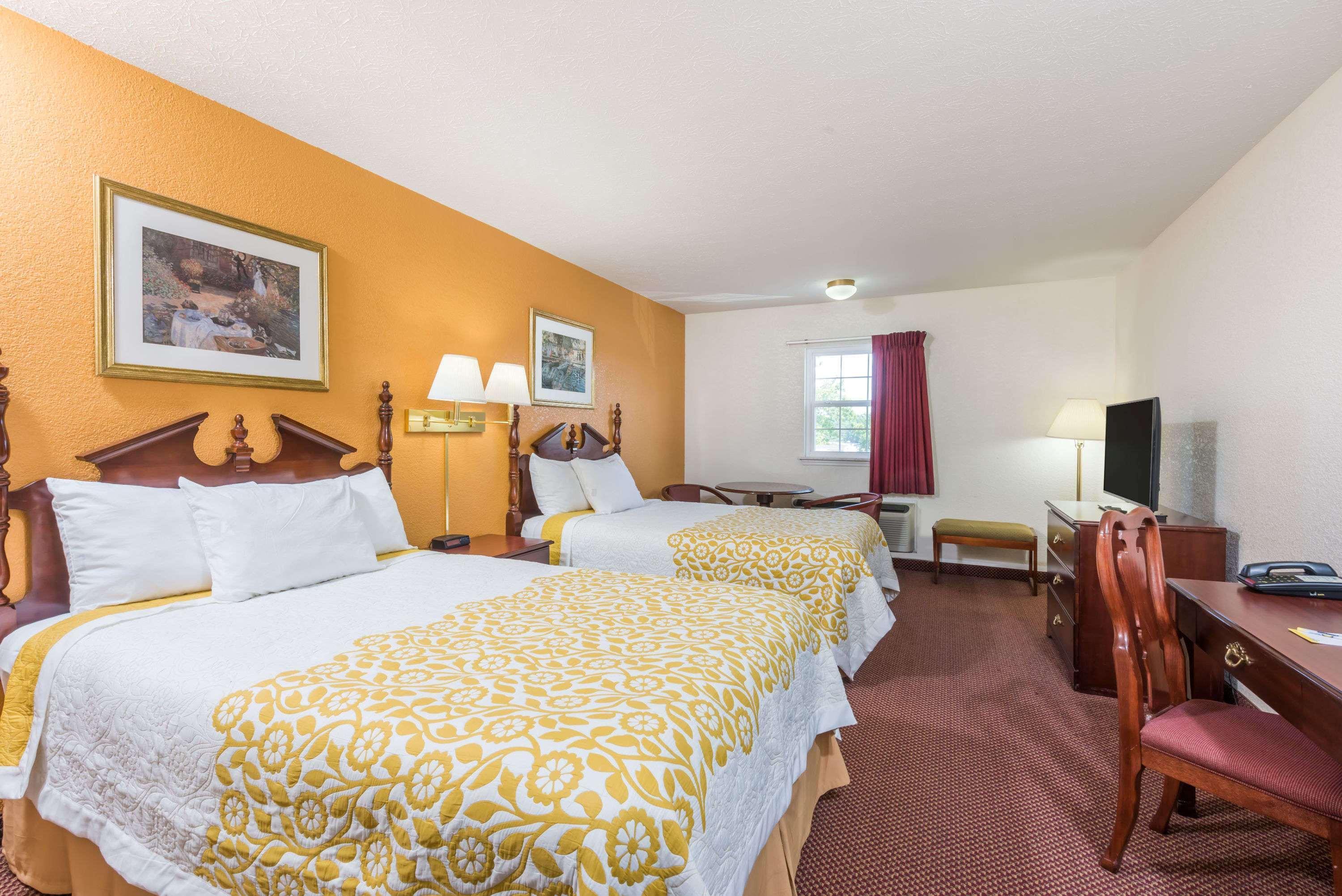 Days Inn By Wyndham Amherst Eksteriør billede