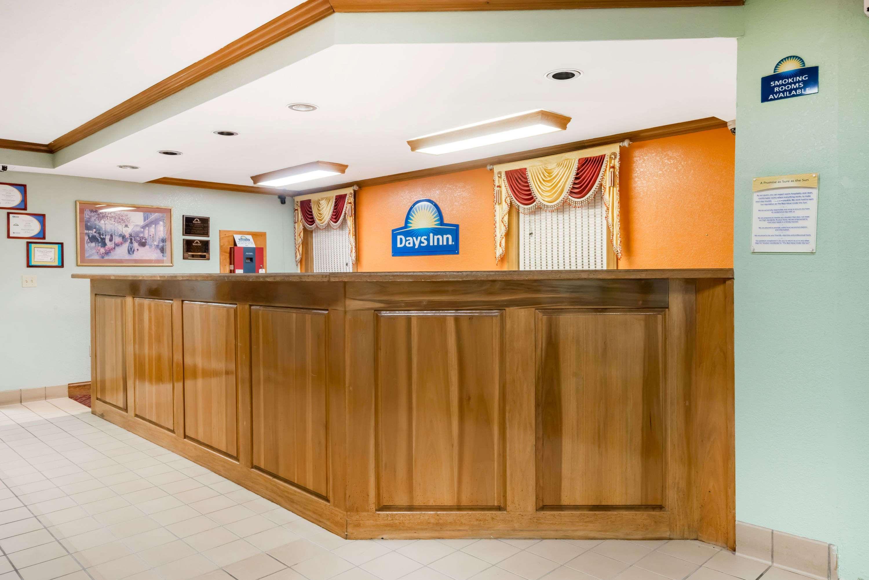 Days Inn By Wyndham Amherst Eksteriør billede