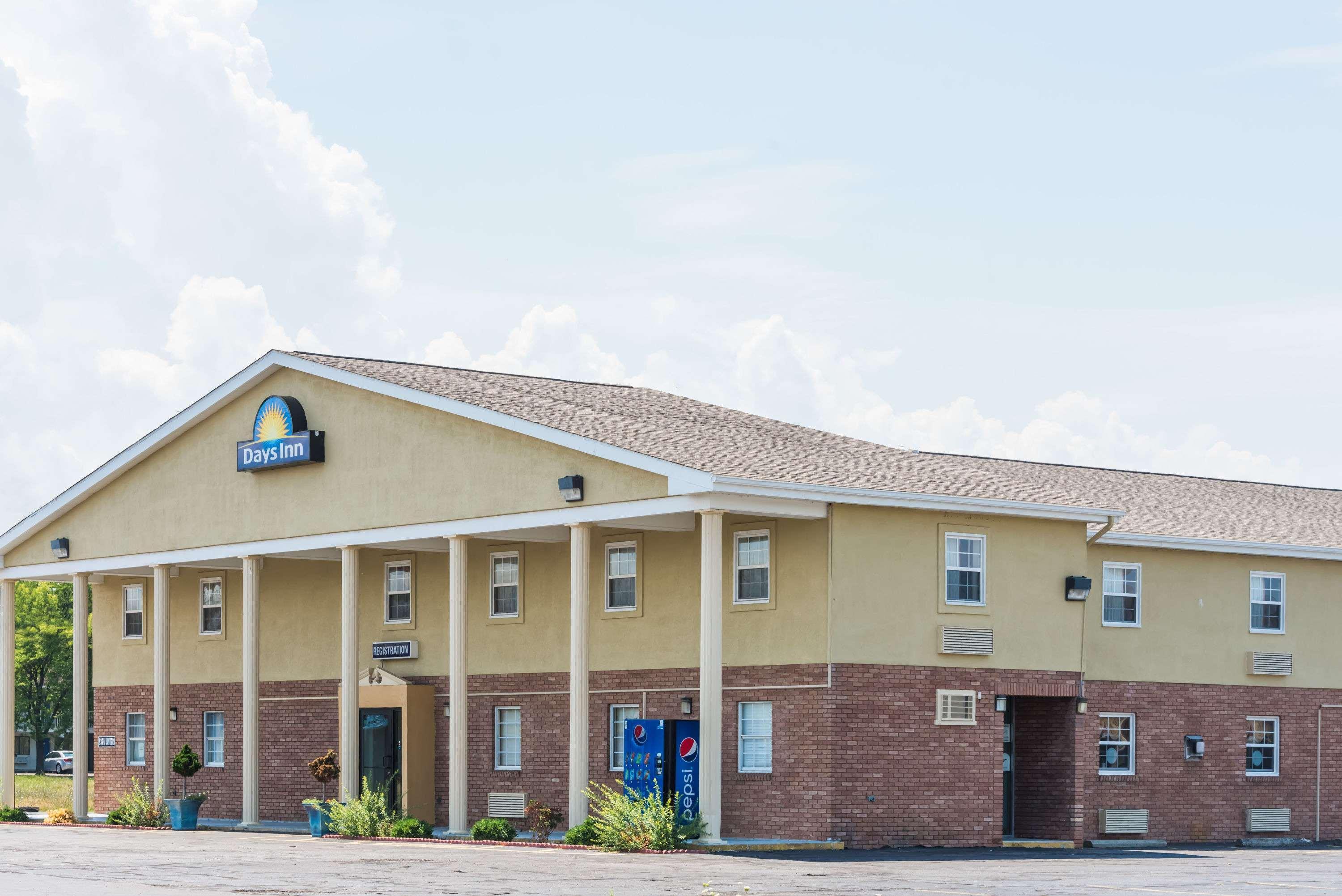 Days Inn By Wyndham Amherst Eksteriør billede