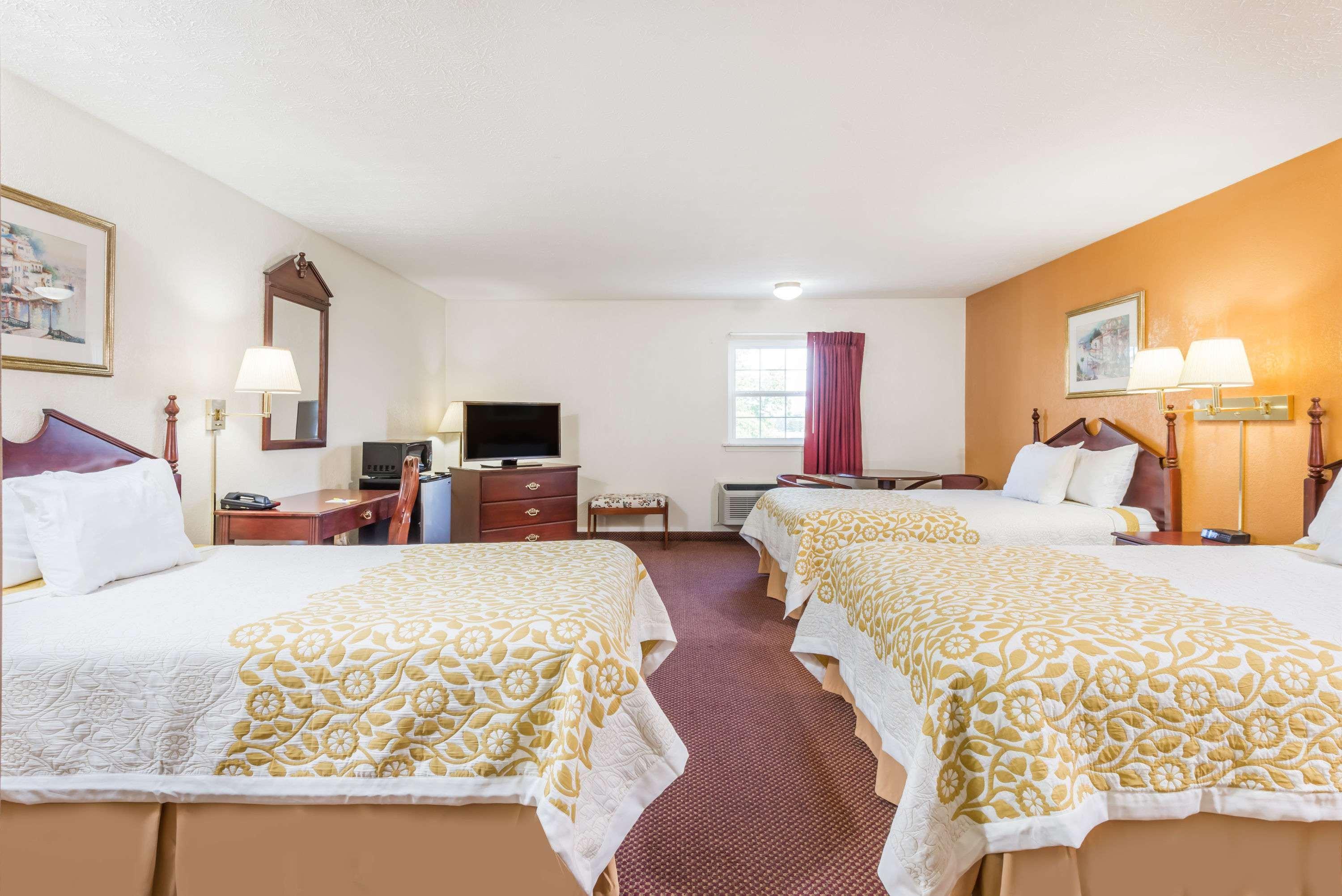 Days Inn By Wyndham Amherst Eksteriør billede