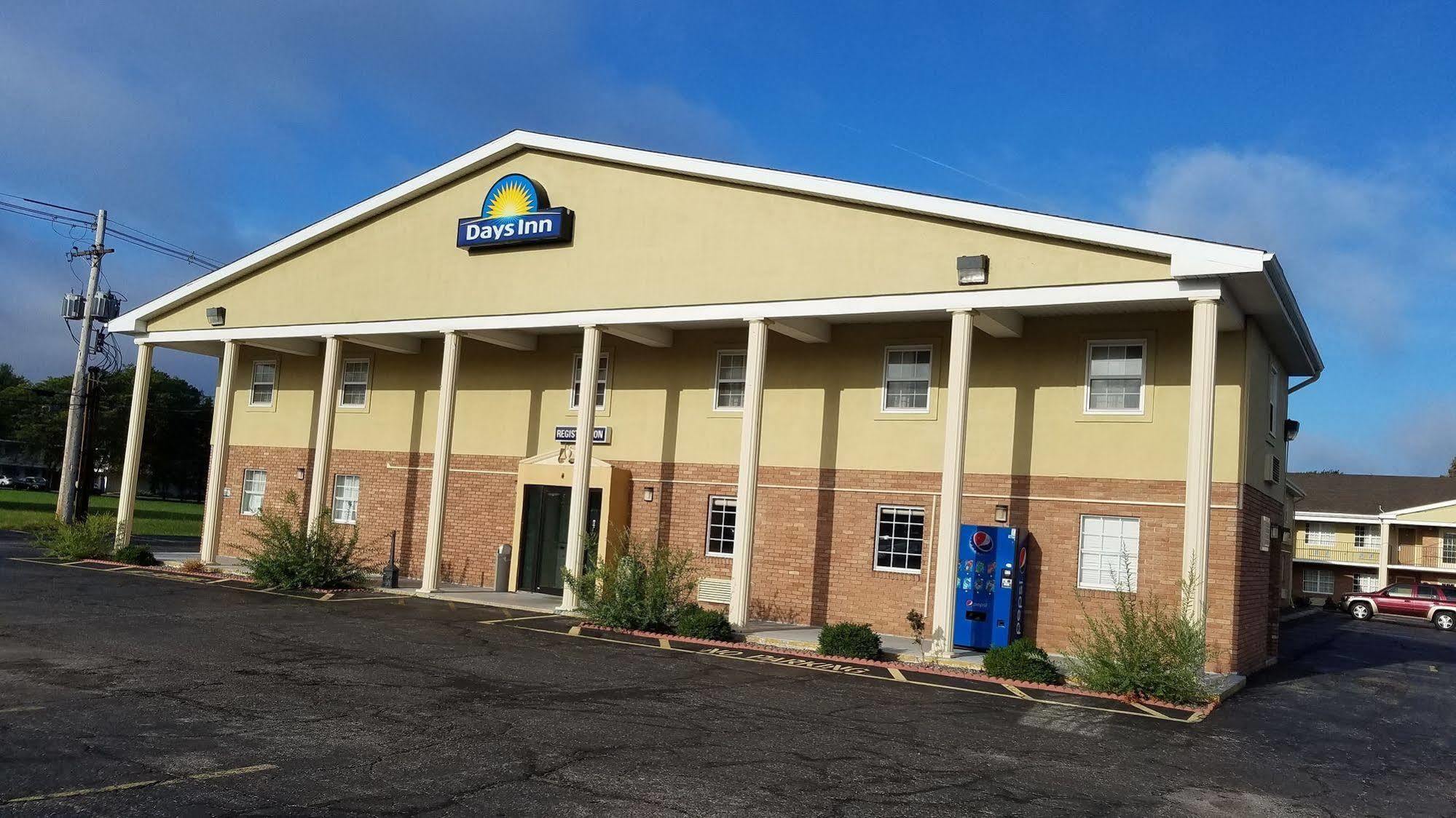 Days Inn By Wyndham Amherst Eksteriør billede